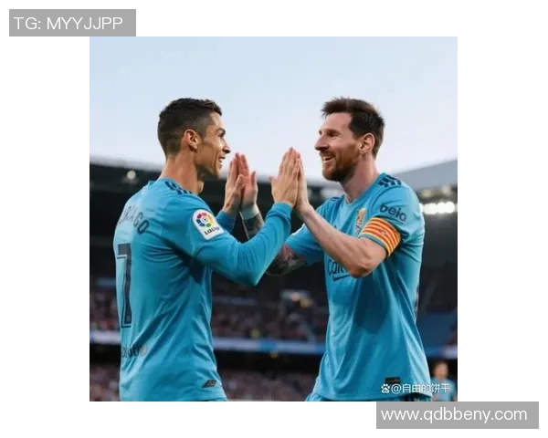 初恋成真与足球明星携手共度幸福人生的浪漫故事